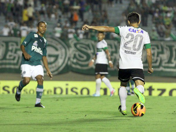 Coritiba e Goiás empatam por 2 a 2 no Couto Pereira