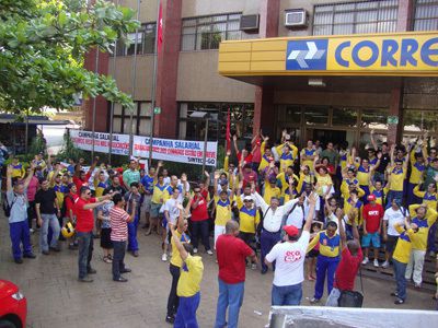 Funcionários dos Correios em Goiás entram em greve
