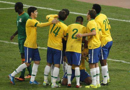 Brasil vence a Zâmbia e Dedé sai de campo emocionado