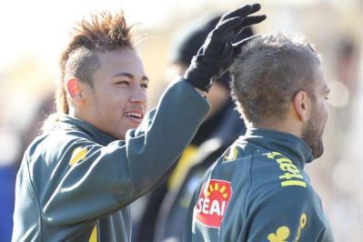 Neymar e Daniel Alves estariam cotados para o Bola de Ouro