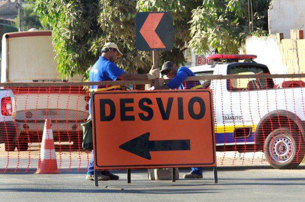 Prefeitura interdita trecho da Avenida A para realizar obras do Viaduto da 88