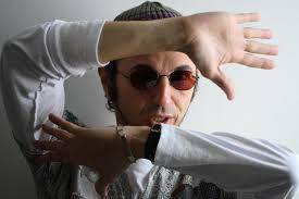 Zeca Baleiro faz show na Praça Cívica dia 23 de outubro