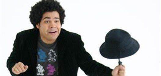 Stand up Comedy de Robson Nunes é atração no Teatro Madre Esperança Garrido