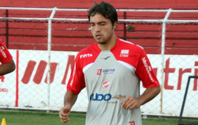 Sem renovar contrato, atacante Marco Aurélio deixa o Vila