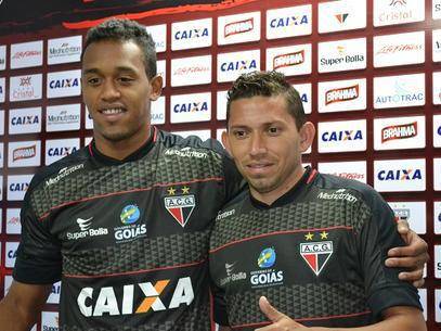 Dragão oficializa zagueiro Alex Lima e volante Eusébio