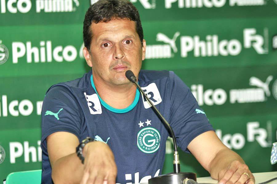Claudinei Oliveira sai satisfeito com 1ª vitória do Goiás