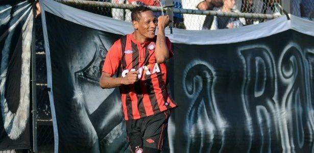 Marcão acerta volta ao Atlético-GO