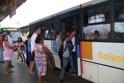 Homem rouba ônibus em Trindade