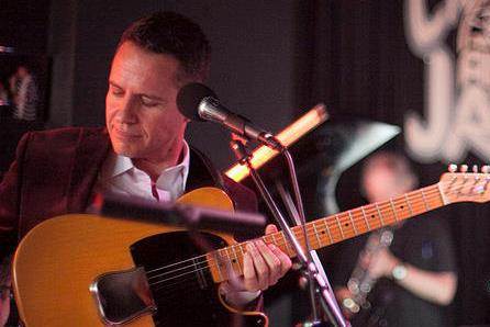 O rei do blues de Chicago, Guy King, toca no Bolshoi