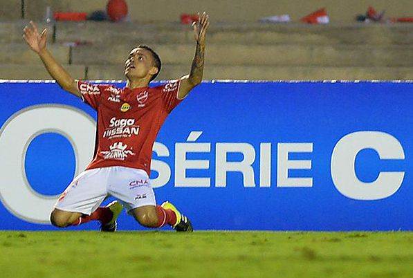 Atacante Moisés fez sucesso no Vila Nova (Foto: Reprodução)