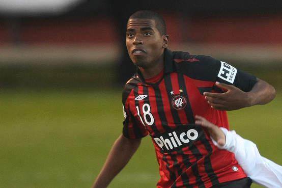 Patrick Leonardo tem 26 anos e joga no ataque (Foto: Reprodução)