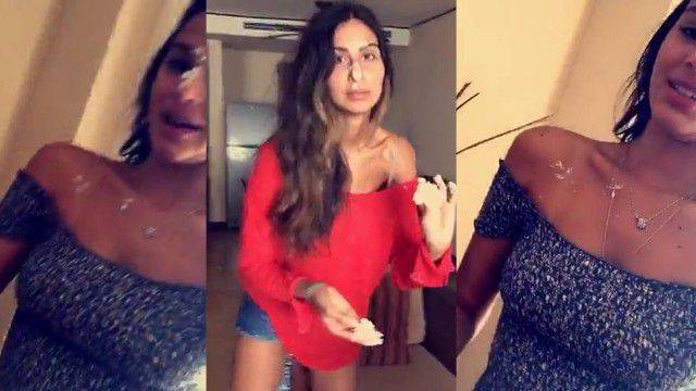 Bruna Marquezine faz guerra de bolo com filha de Bebeto (Foto: Reprodução/Snapchat)
