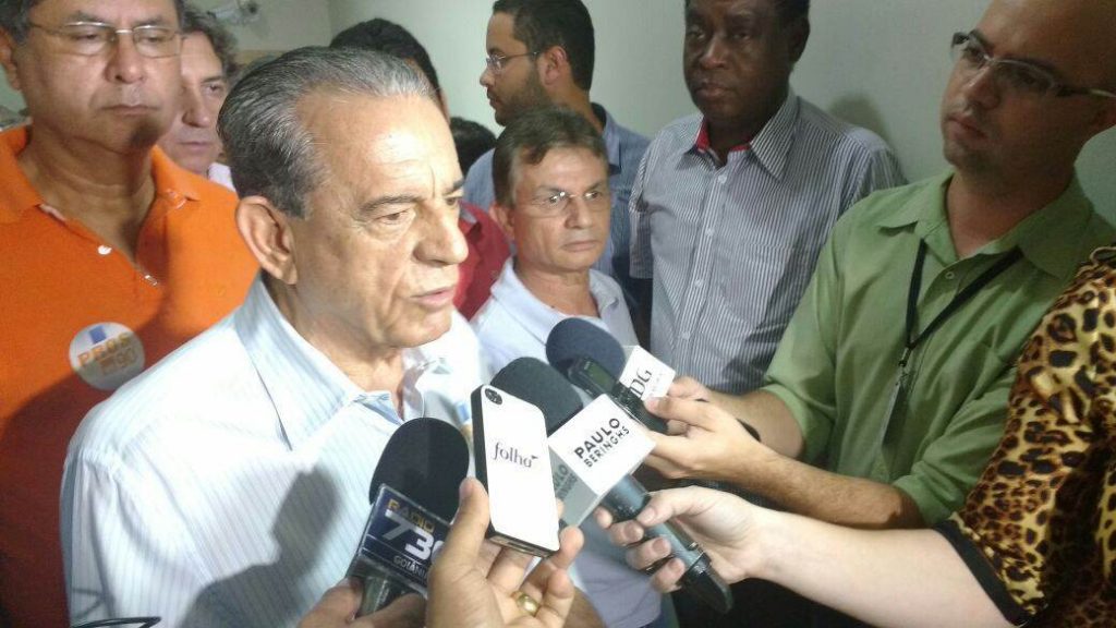 Iris Rezende (PMDB) fala sobre estacionamento na capital (Foto: Valdemy Teixeira/Folha Z)