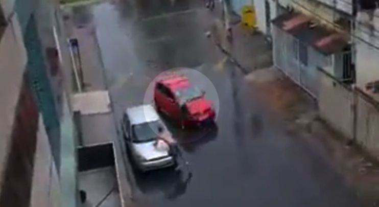 Vídeo mostra momento em que mulher é atingida pelo próprio filho | Foto: Reprodução