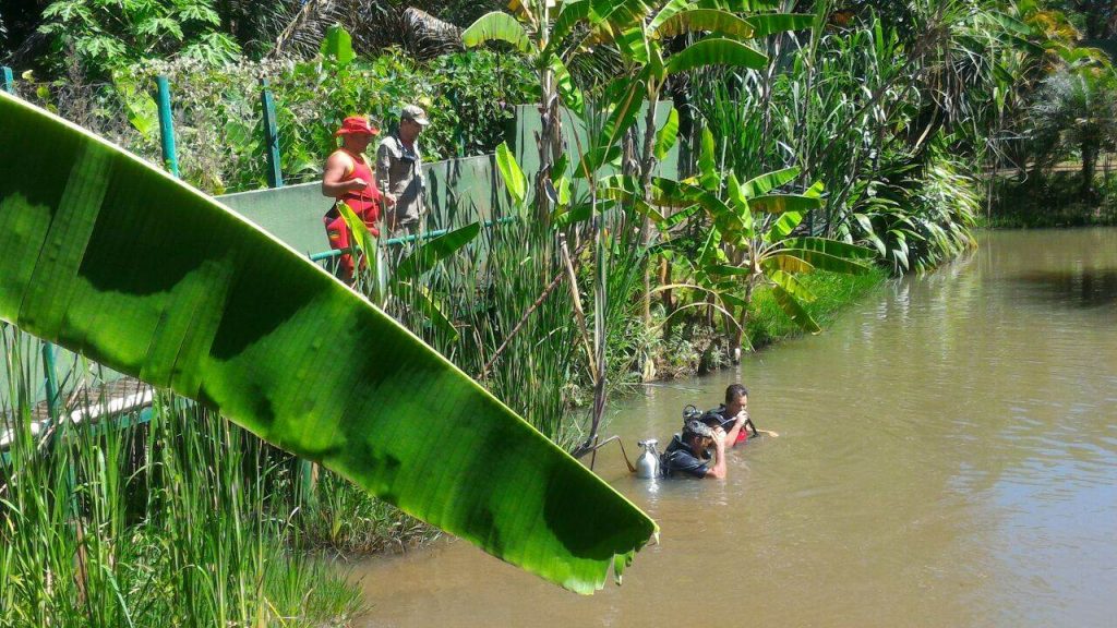 Corpo do rapaz foi encontrado dentro de uma represa em uma chácara particular em Goiânia| Foto: Reprodução/Corpo de Bombeiros
