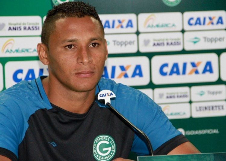 Volante Pedro Bambu se destacou no Atlético-GO e agora vai encarar o desafio de vestir a camisa do rival, Goiás | Foto: Rosiron Rodrigues / GEC