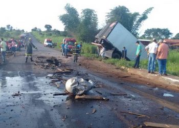 Batida frontal entre carretas deixa vítima fatal na BR-153 | Foto: Bombeiros