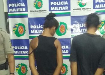 Adolescentes são apreendidos após furtar loja de celulares no Centro de Goiânia| Foto: Reprodução/Polícia Militar