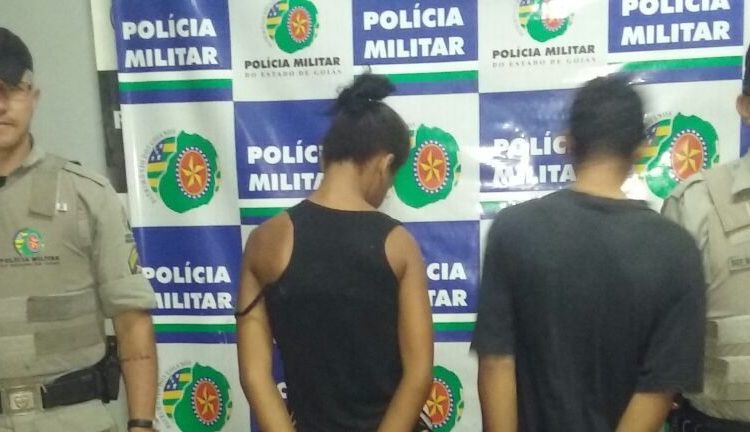 Adolescentes são apreendidos após furtar loja de celulares no Centro de Goiânia| Foto: Reprodução/Polícia Militar