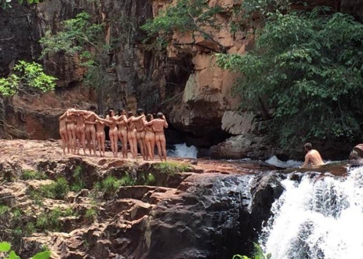 Confira a foto da Monica Iozzi nua postada em rede social