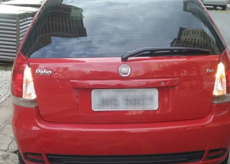 Adolescentes roubam carro na Vila Redenção e depois fogem de ônibus| Foto: Reprodução/Polícia Militar