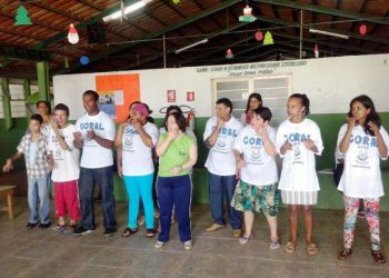 Coral da Apae em apresentação em 2014 | Foto: Reprodução