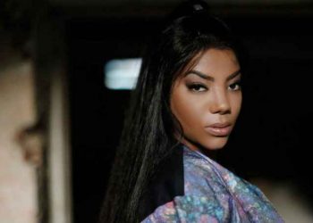 Apresentador da Record chama Ludmilla de "macaca" ao vivo| Foto: Reprodução