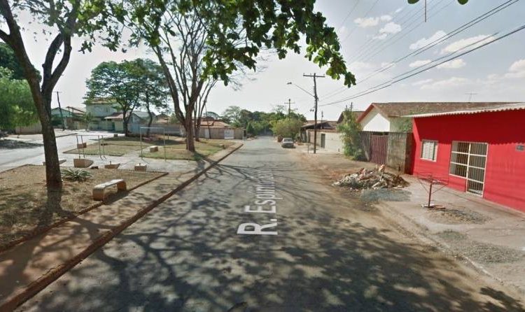 Feto de aproximadamente 5 meses foi encontrado em uma rua do Setor Urias Magalhães| Foto: Reprodução/Google Maps