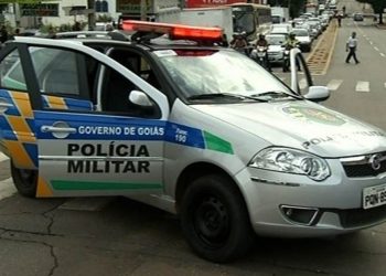 Homem morre ao roubar arma de policial militar em Anápolis| Foto: Reprodução/TV Anhanguera