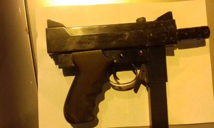 Metralhadoras eram alugadas para execução de crimes, como assaltos a bancos | Foto: Divulgação/PM