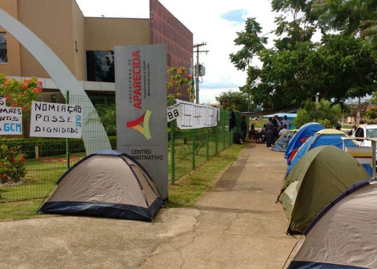 São 88 pessoas à espera da convocação | Foto: Guilherme Coelho