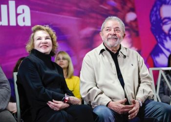 Ex-presidente Lula e sua esposa Marisa Letícia durante encontro das mulheres e militantes que marca os 10 anos da lei Maria da Penha, na Casa Portugal | Foto: Heinrich Aikawa/Instituto Lula