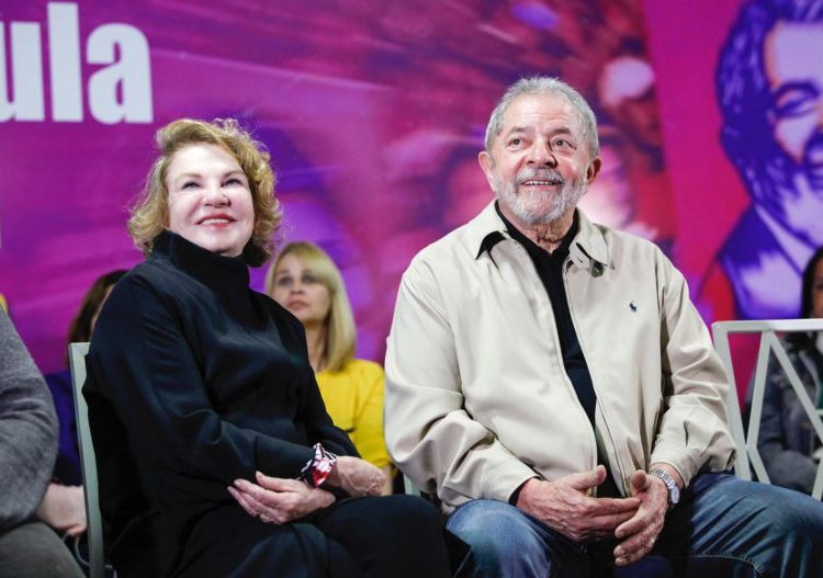 Ex-presidente Lula e sua esposa Marisa Letícia durante encontro das mulheres e militantes que marca os 10 anos da lei Maria da Penha, na Casa Portugal | Foto: Heinrich Aikawa/Instituto Lula