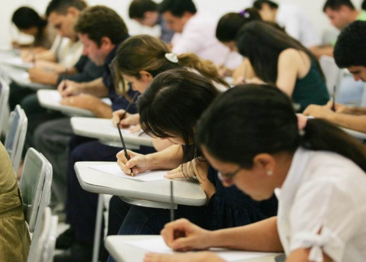 Secretária de Educação, Cultura e Esporte de Goiás, Raquel Teixeira, anunciou para 1000 vagas para a Educação | Foto: Reprodução