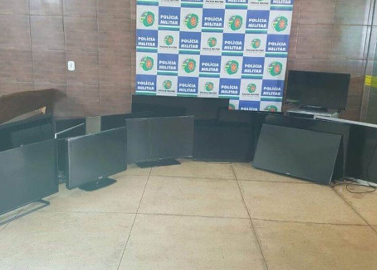Televisores eram revendidos em Goiânia | Foto: Divulgação/PM