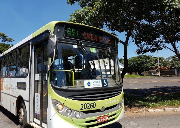 Arrastão dentro de ônibus em Goiânia é frustrado pela reação de passageiros | Foto: Guilherme Coelho