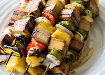 Espetinho vegetariano é opção para aqueles que seguem a tradição cristã | Foto: Reprodução