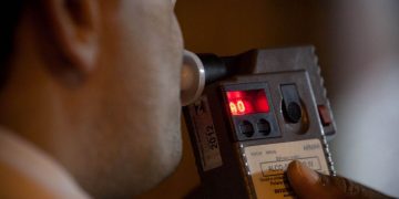 Homem alegou que havia apenas comido um bombom de licor e questionou a calibração do aparelho de medição do teor alcoólico | Foto: Reprodução