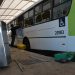 Ônibus ficou destruído após ação dos torcedores | Foto: Ilustrativa/Edilson Pelikano