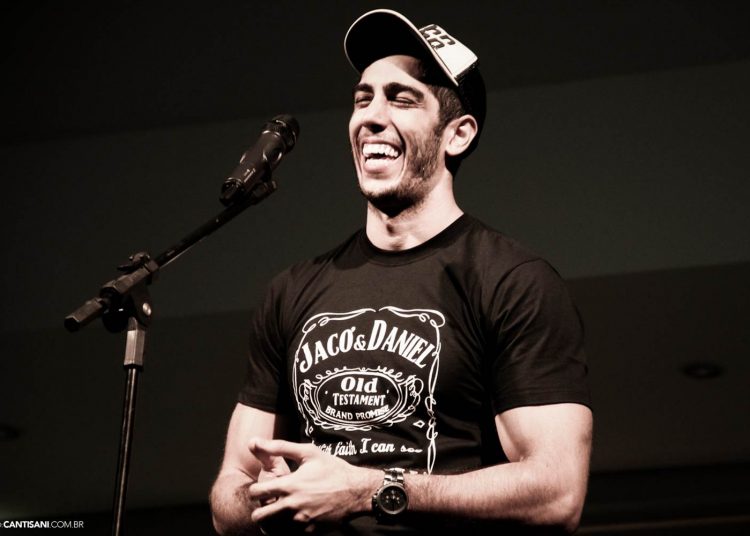 Humorista ficou famoso com canal no YouTube que já tem mais de 1 milhão de inscritos | Foto: Cantisani