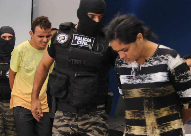 O casal registrou um boletim de ocorrência na Central de Flagrantes, dizendo que o garoto havia sido sequestrado por traficantes de drogas