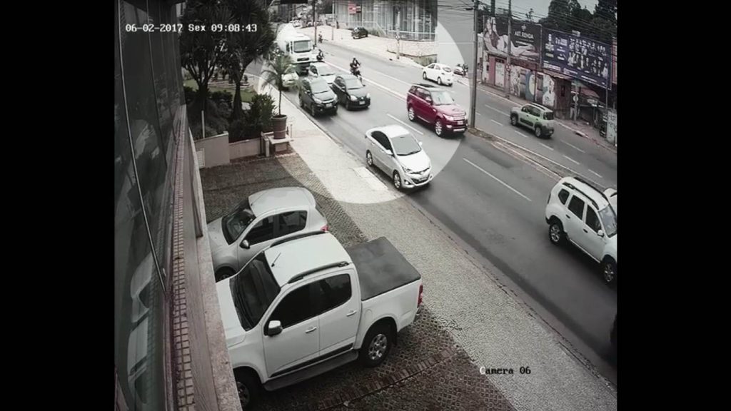 Caso ocorreu na última sexta-feira, 8, na Avenida Jamel Cecílio | Foto: Câmera de vigilância