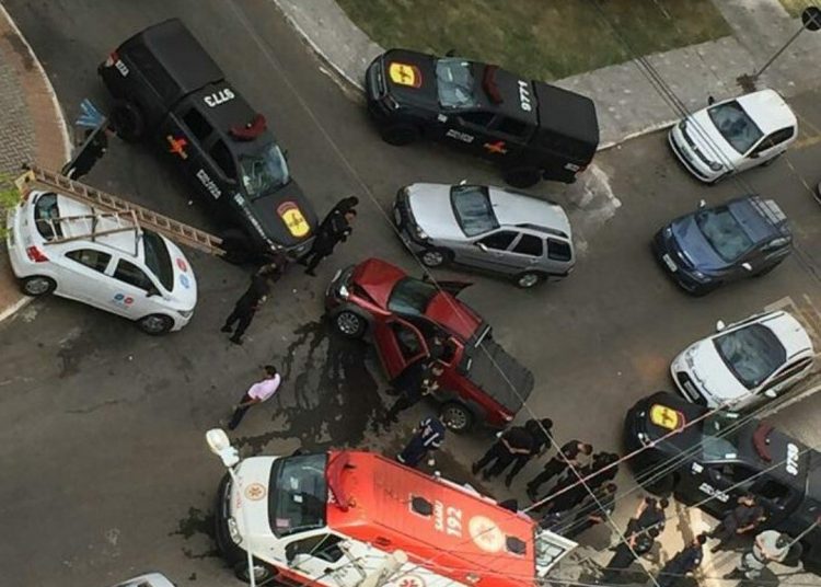 Suspeito foi baleado pela Rotam no Jardim Goiás, em Goiânia | Foto: Leitor/WhatsApp