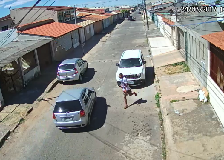Suspeitos fogem após tentativa de roubo em Abadia | Foto: Imagem de segurança