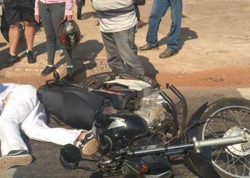 Motociclista ferido em acidente na Avenida Leste Oeste | Foto: Leitor Folha Z