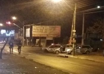 Os homens estavam em uma motocicleta quando foram atacados | Foto: leitor Folha Z