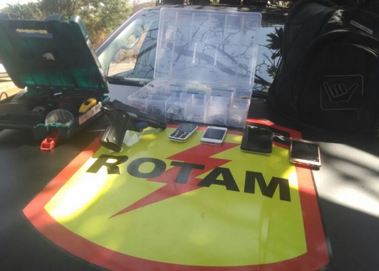 Eles roubavam pedestres e comerciantes na região | Foto: Divulgação/PM