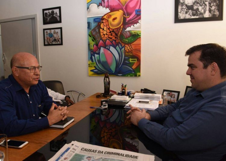 Alcides Ribeiro e Gustavo Mendanha em reunião nesta segunda-feira, 4 | Foto: Reprodução/Facebook