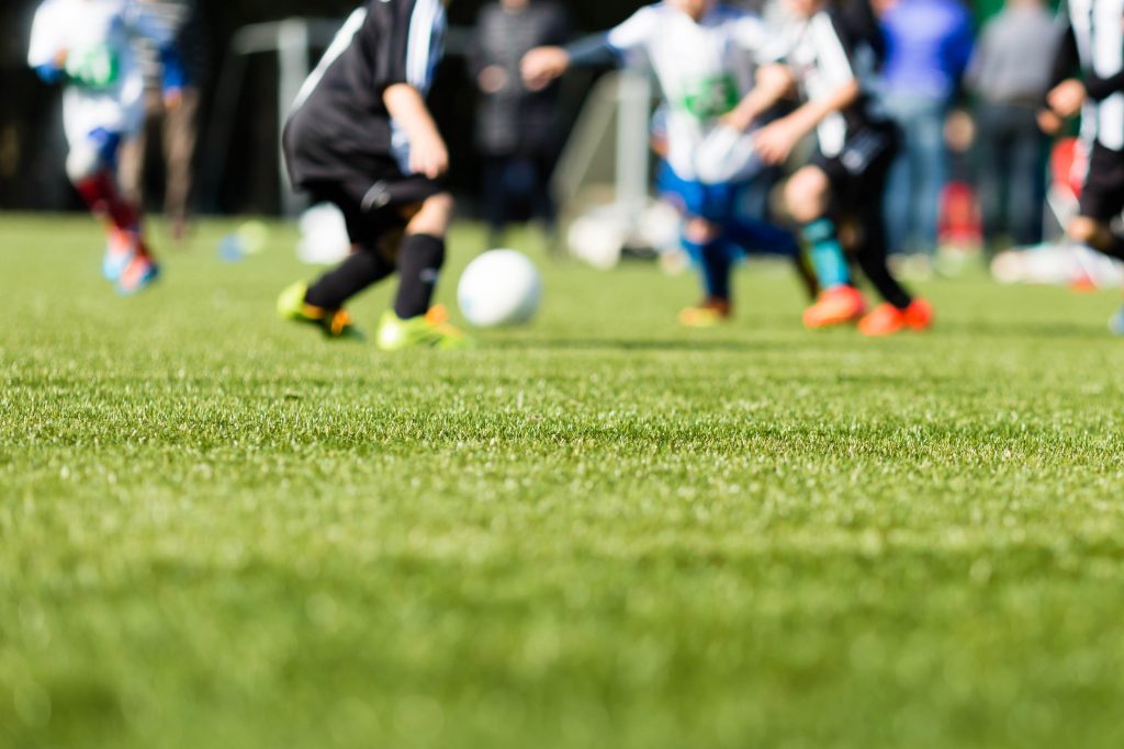 Aulas de futebol, natação e capoeira são ministradas gratuitamente no Clube do Povo | Foto: Ilustrativa