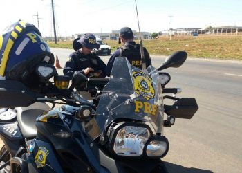 Em pouco mais de 1h, mais de duas dezenas de motociclistas inabilitados são flagrados no Anel Viário | Foto: Divulgação/PRF